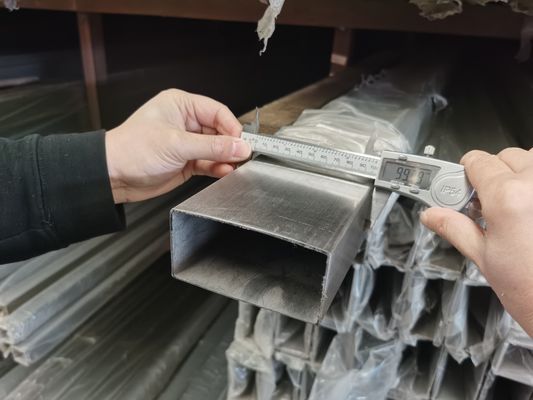Dekoracyjna prostokątna rura ze stali nierdzewnej A312 polerowana 150 mm