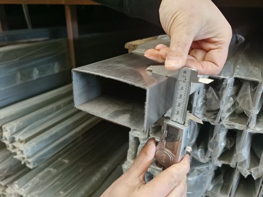 ASTM A479 Kwadratowa rura ze szczotkowanej stali nierdzewnej, polerowana, jasna 0,6 mm