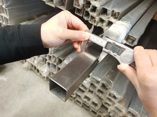 ASTM A479 Kwadratowa rura ze szczotkowanej stali nierdzewnej, polerowana, jasna 0,6 mm