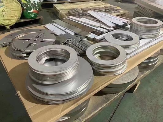 Cięcie okrągłej płyty ze stali nierdzewnej HL Square 150mm 3.0mm
